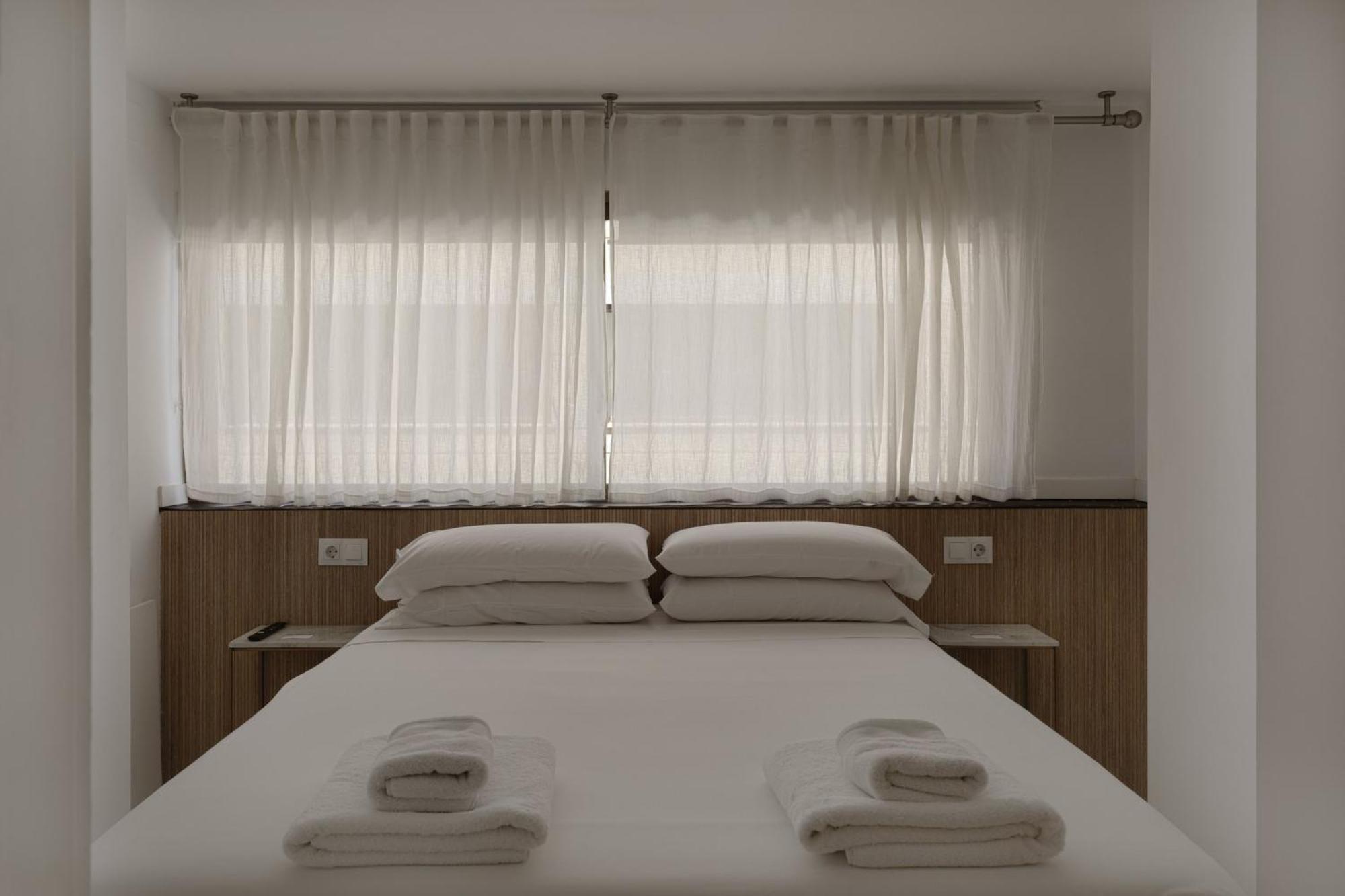 Beach Malagueta By Caleta Homes Malaga Bagian luar foto