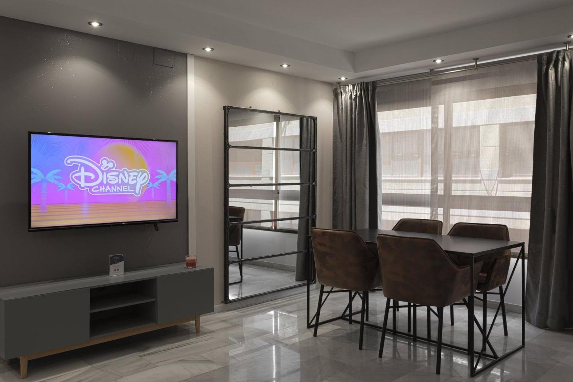 Beach Malagueta By Caleta Homes Malaga Bagian luar foto