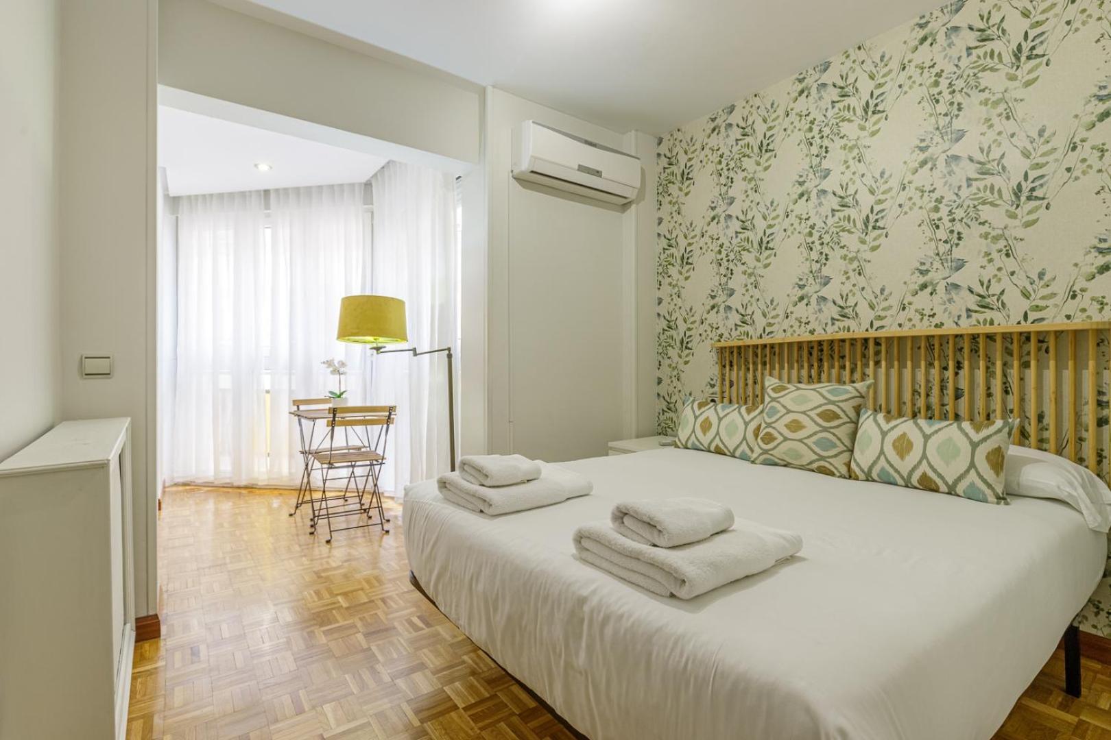 Beach Malagueta By Caleta Homes Malaga Bagian luar foto