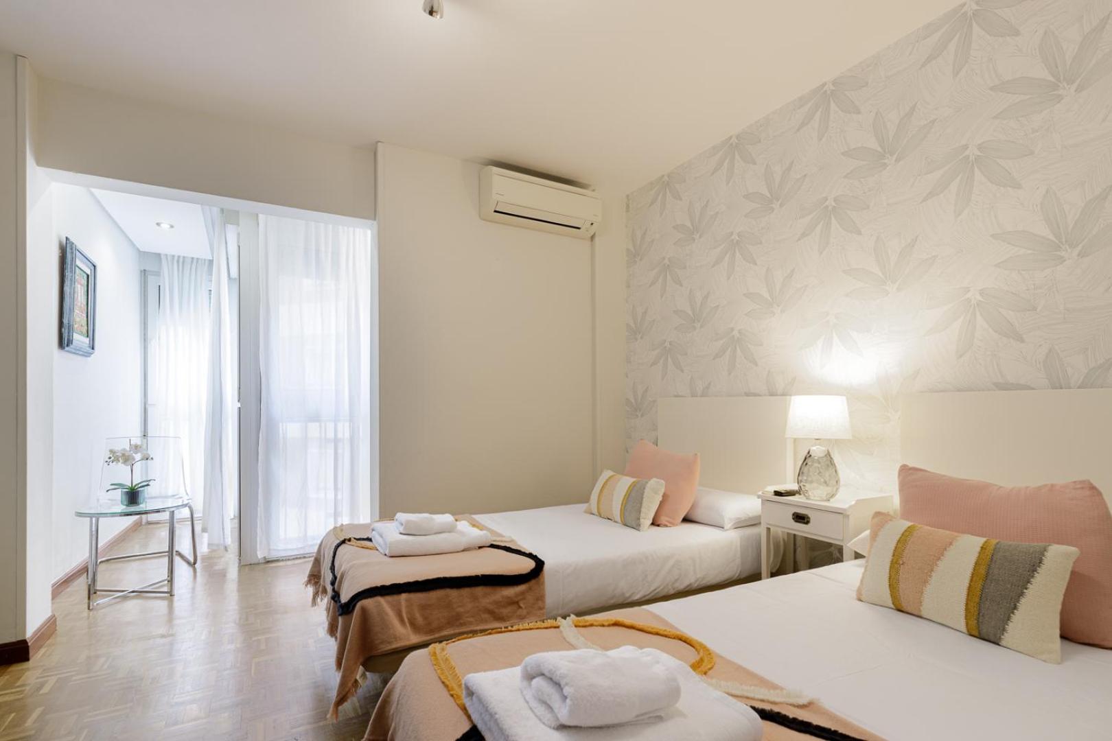 Beach Malagueta By Caleta Homes Malaga Bagian luar foto